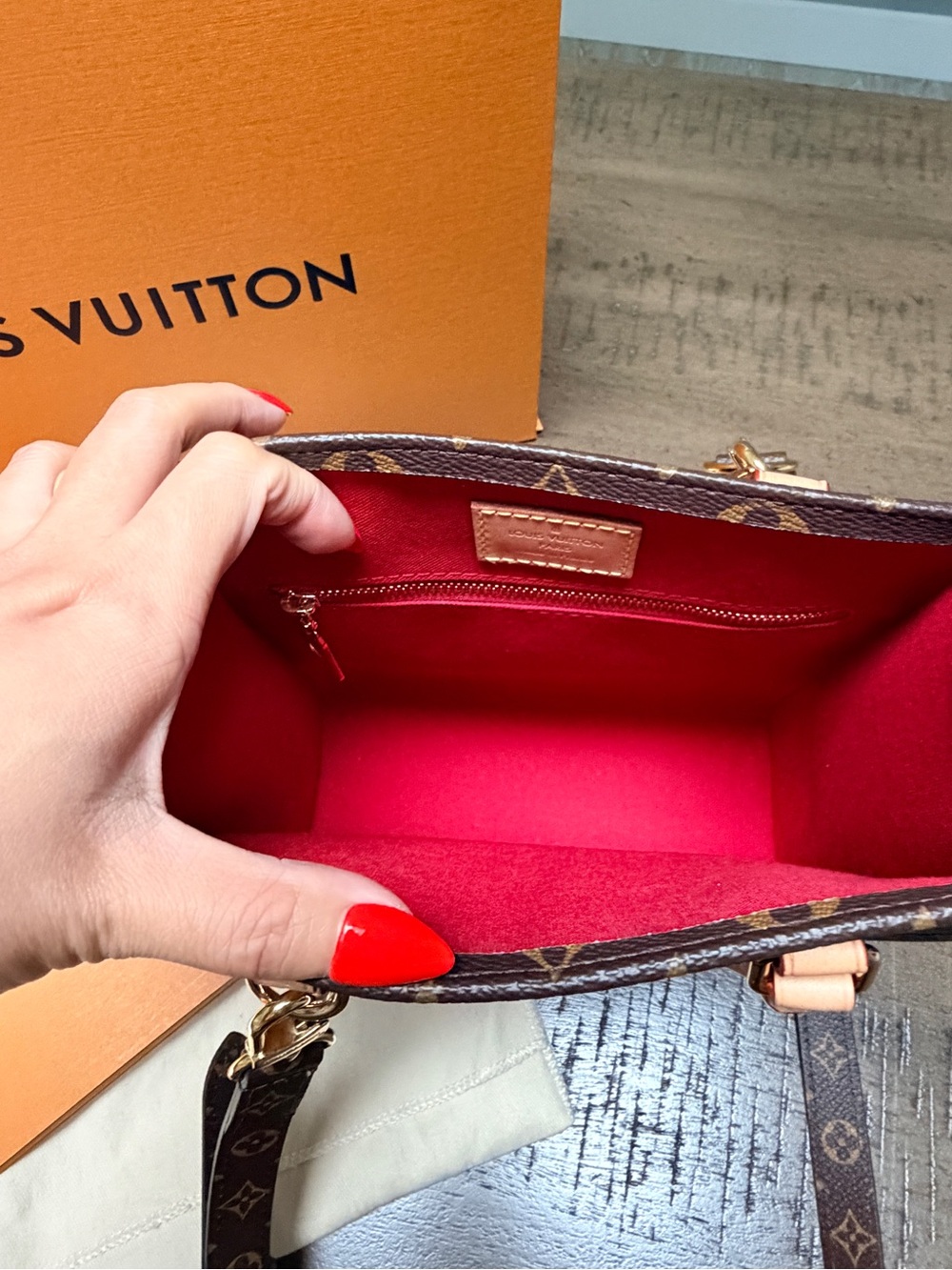 Authentic Louis Vuitton Sac Plat bb - Picture 3 of 16